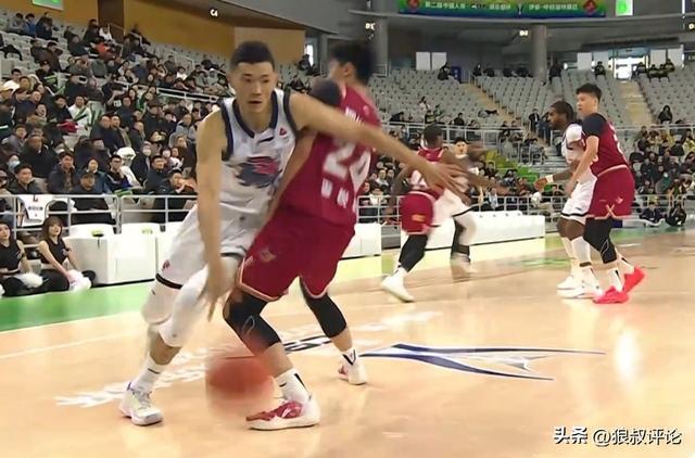 天天盈球-李悦洲登场9分钟4犯规惹争议 媒体人：在一队得虚心一点 光耍帅不行