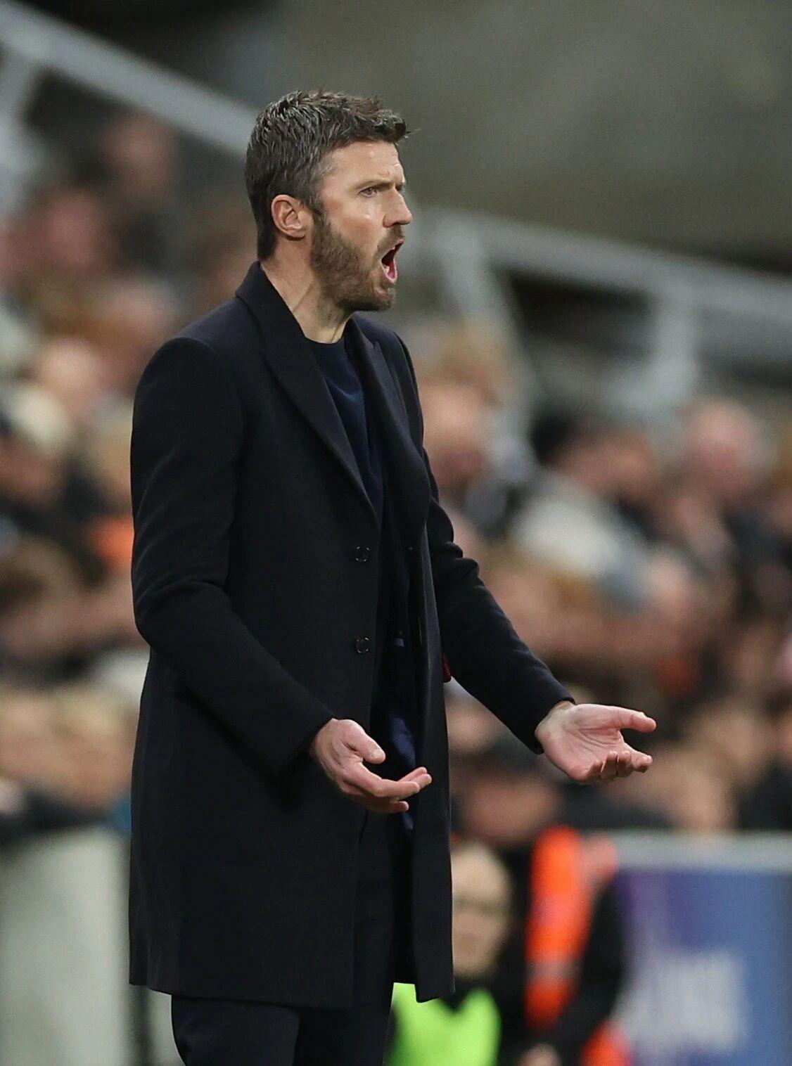 天天盈球网页版-愤怒卡里克赛后不理曼联球员！又一将受伤雪上加霜，错误换人致败